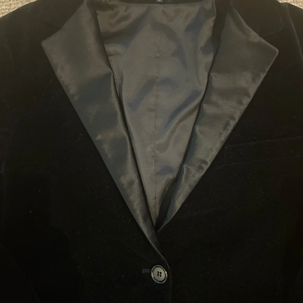Theory Black Velvet and Satin Blazer Size 12 - Picture 4 of 16